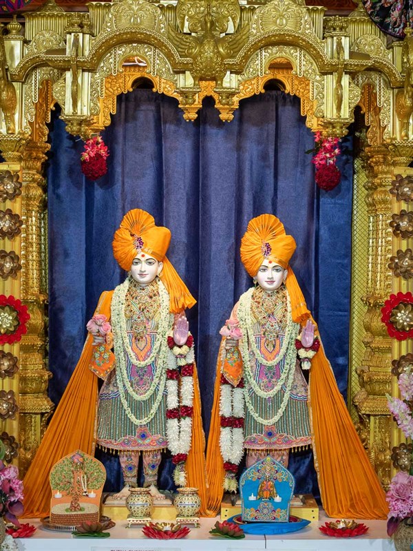 Bhagwan Swaminarayan and Aksharbrahman Gunatitanand Swami, BAPS Shri Swaminarayan Mandir, Nairobi