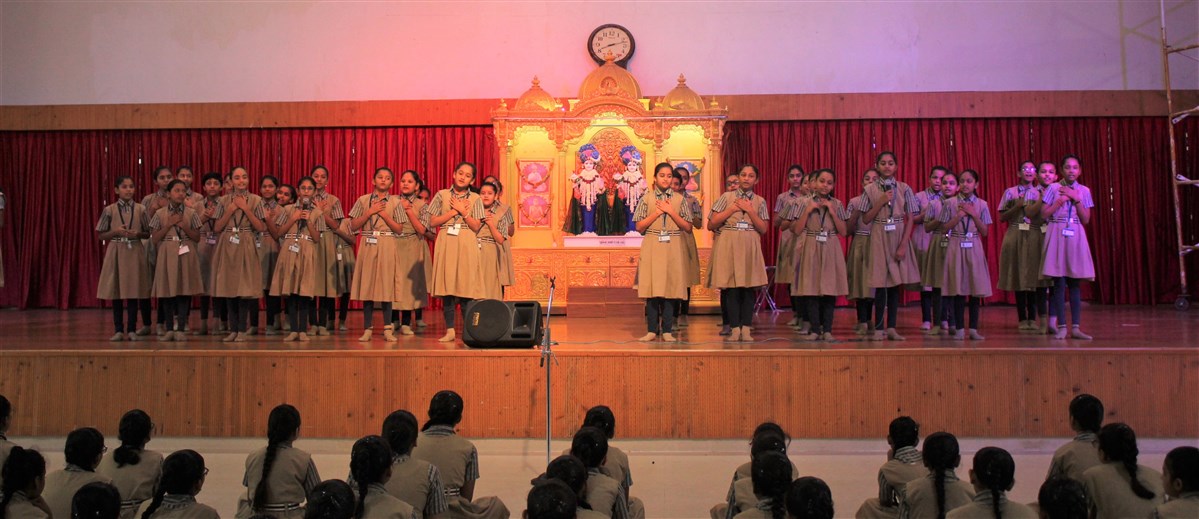 Special performance was held every day for a week on occasion of Math Fest