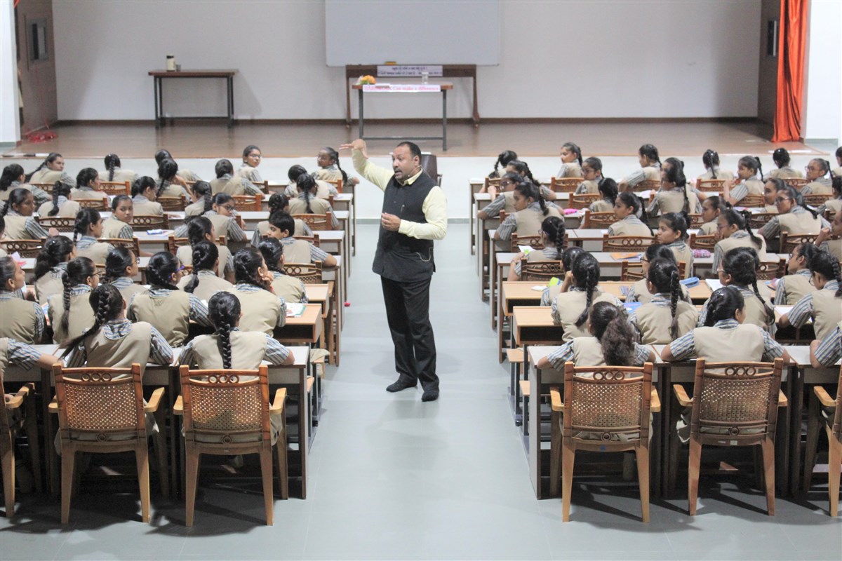 Sh. Mohit Mangal guiding the students on Campus