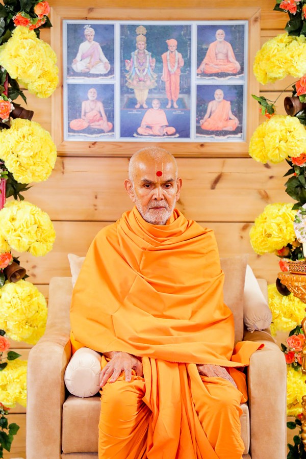 Swamishri during a shibir session