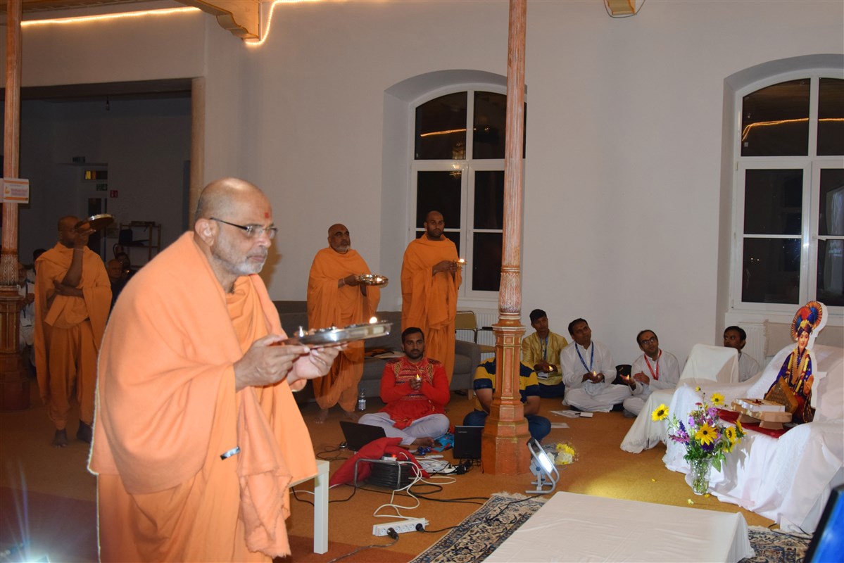 Swamis perform the evening arti