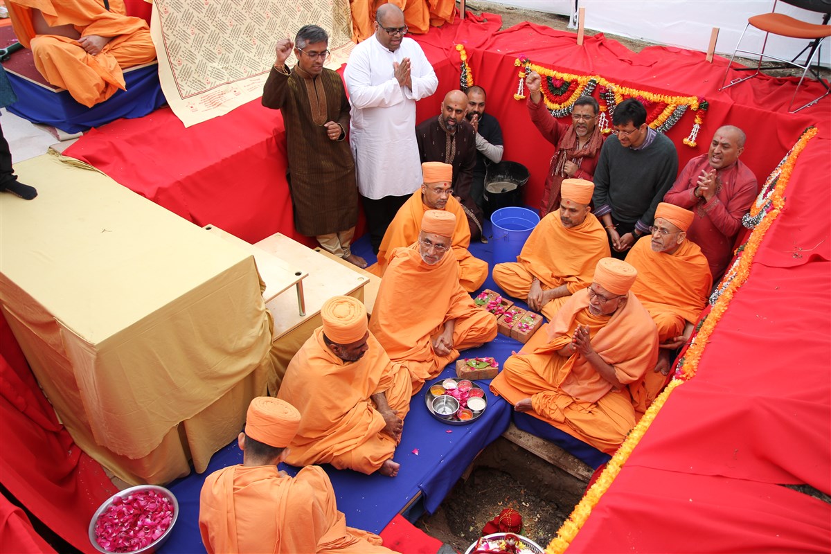 Ground-breaking ceremony, in the presence of Sadguru P. Kothari Swami - May 2016