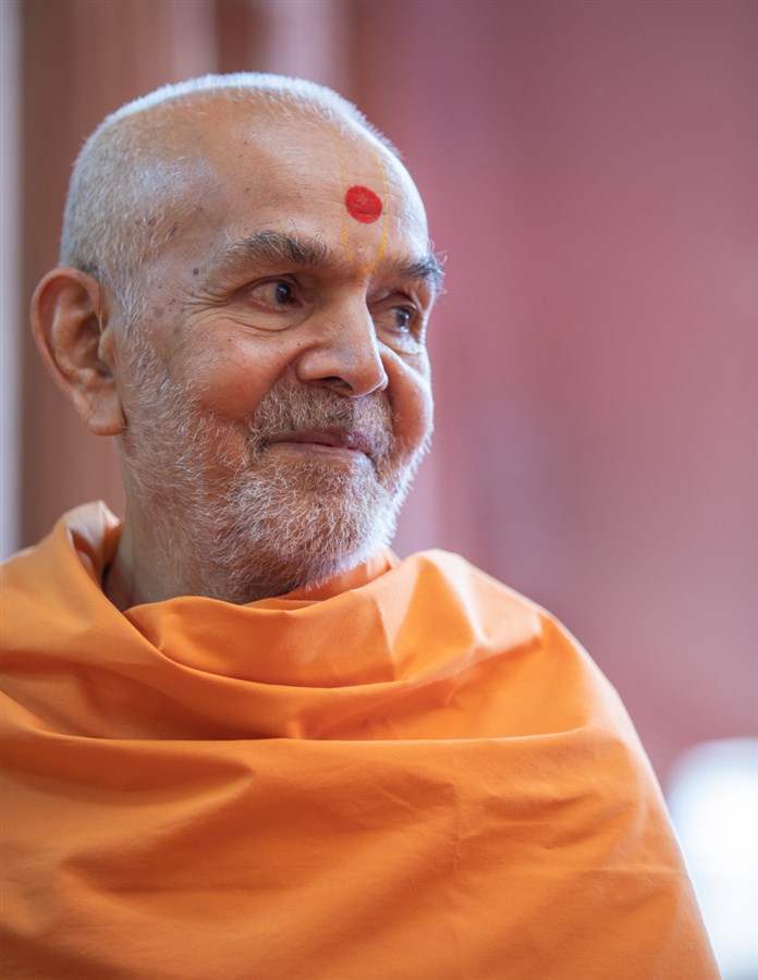 Swamishri in a divine mood