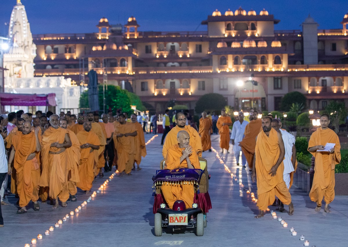 Swamishri on his way for his daily puja