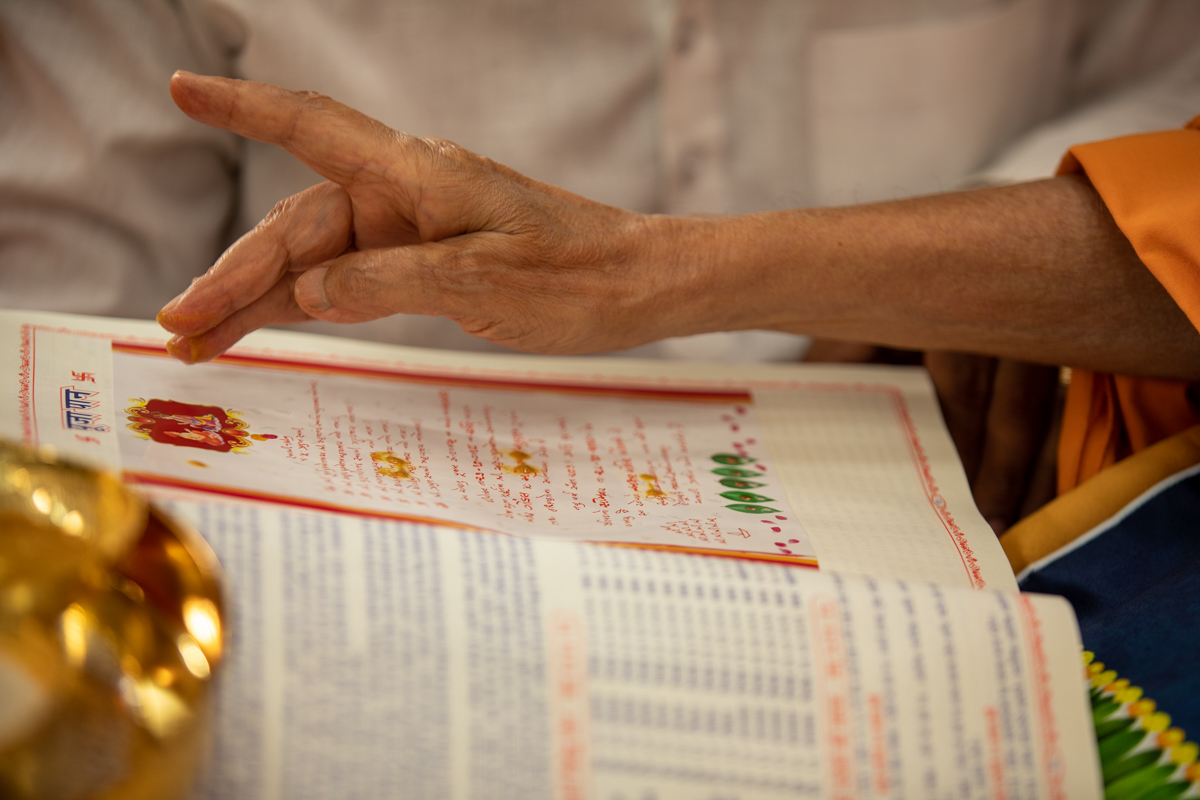 Swamishri sanctifies an account book