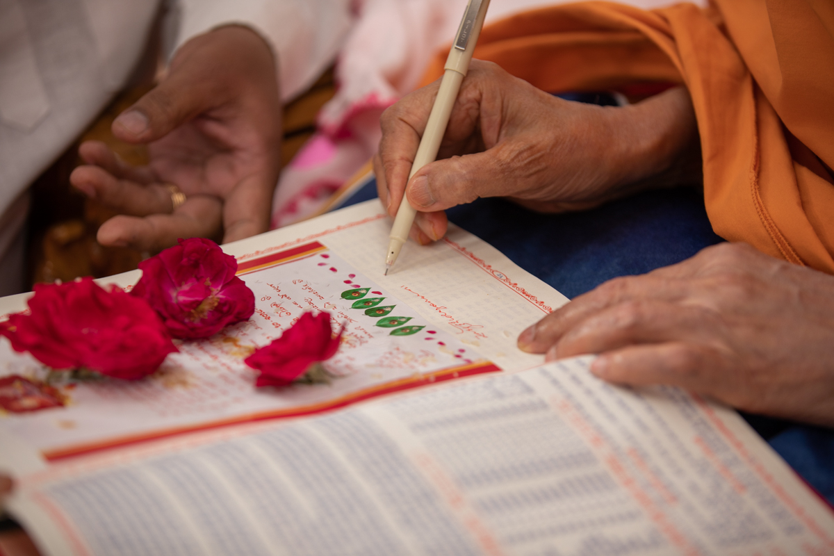 Swamishri sanctifies an account book