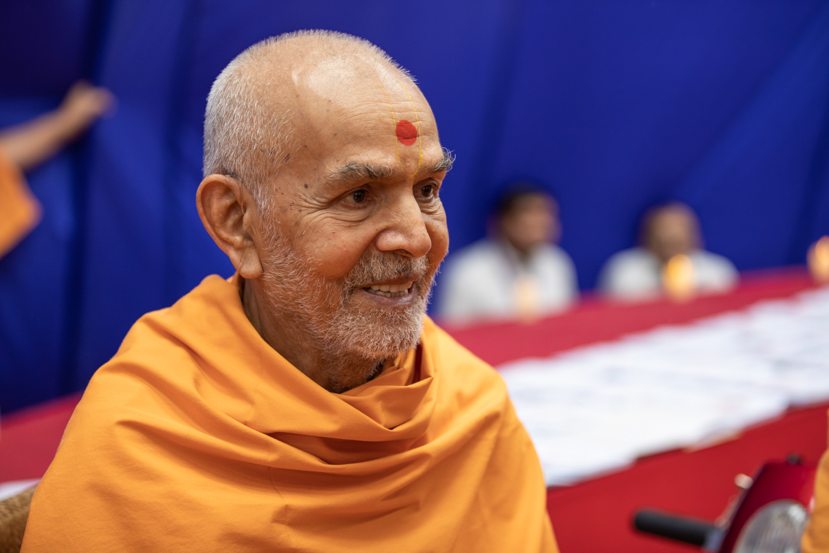 Swamishri in a divine mood