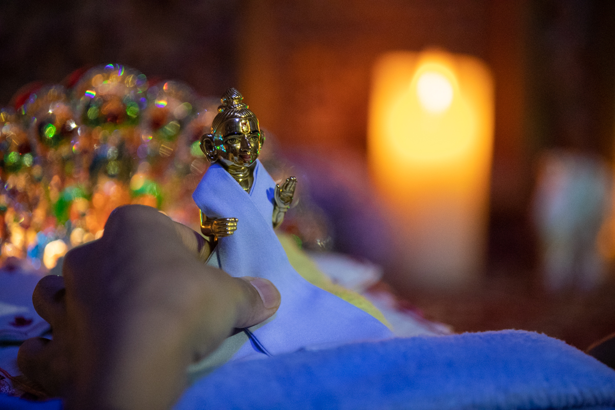 Shri Harikrishna Maharaj morning darshan