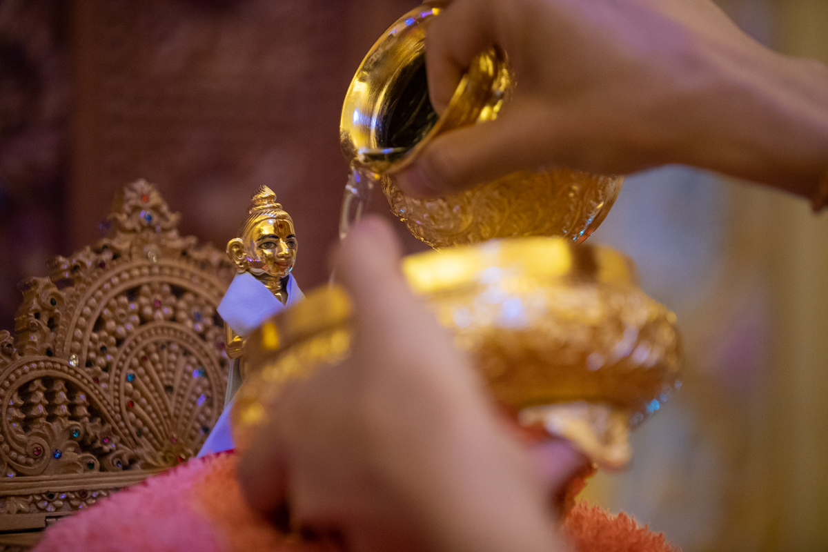 Shri Harikrishna Maharaj morning darshan