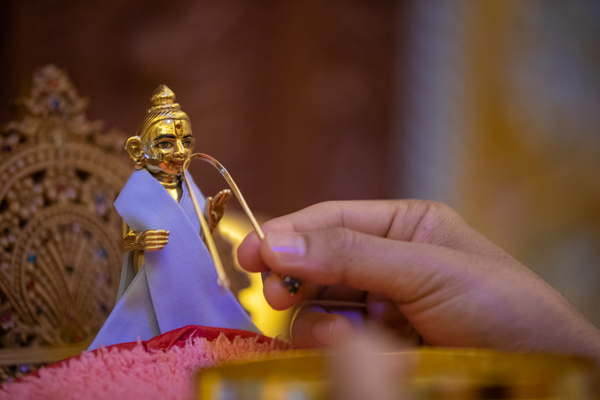 Shri Harikrishna Maharaj morning darshan