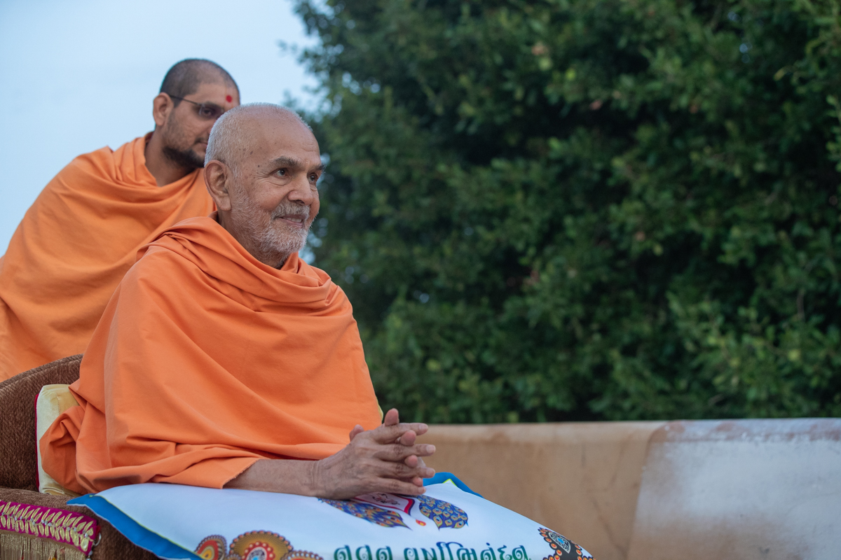 Swamishri in the mandir pradakshina