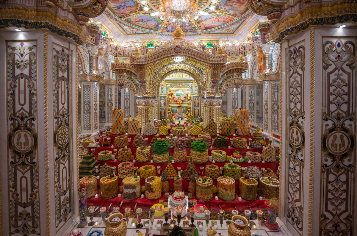 Annakut offered to Thakorji in the Akshar Deri