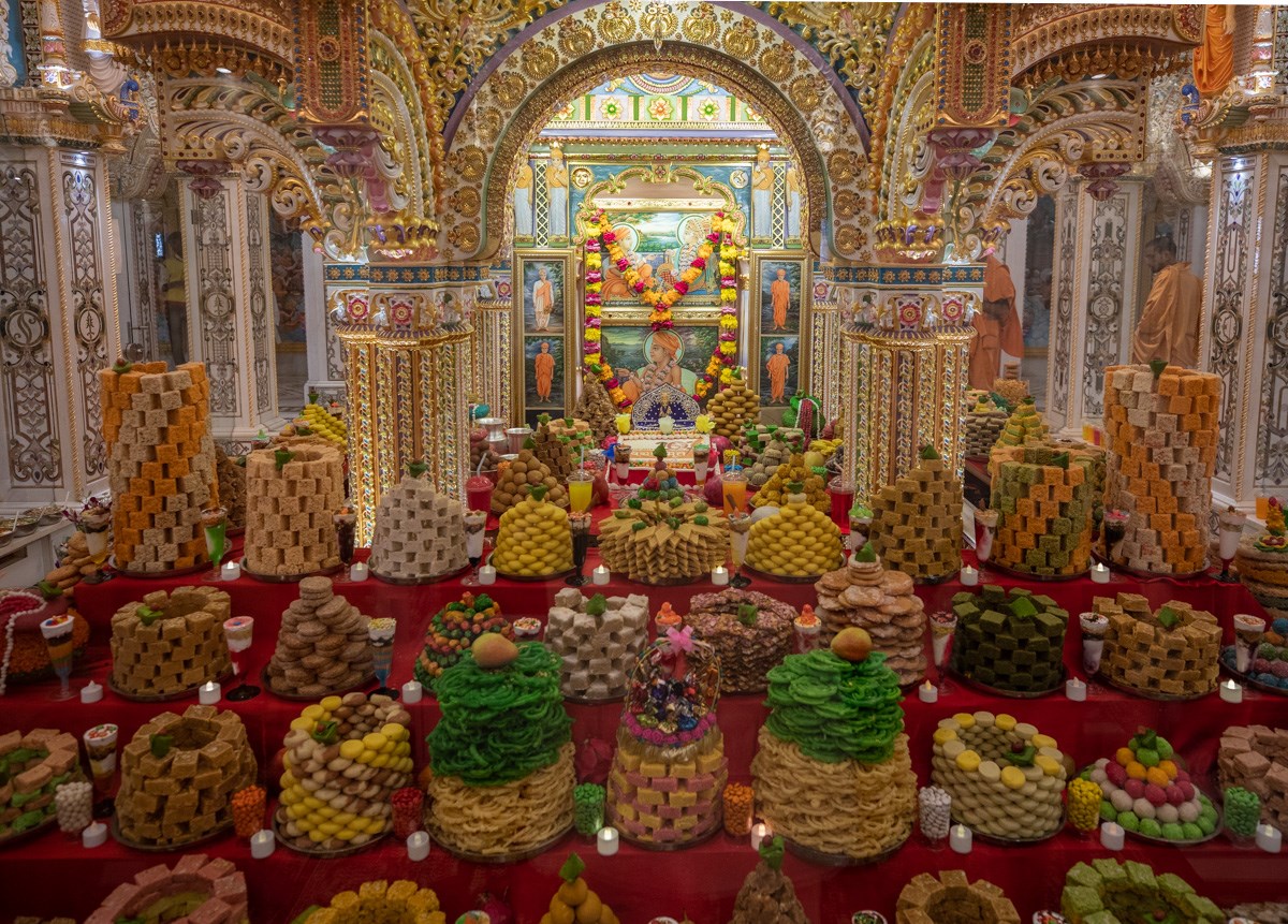 Annakut offered to Thakorji in the Akshar Deri