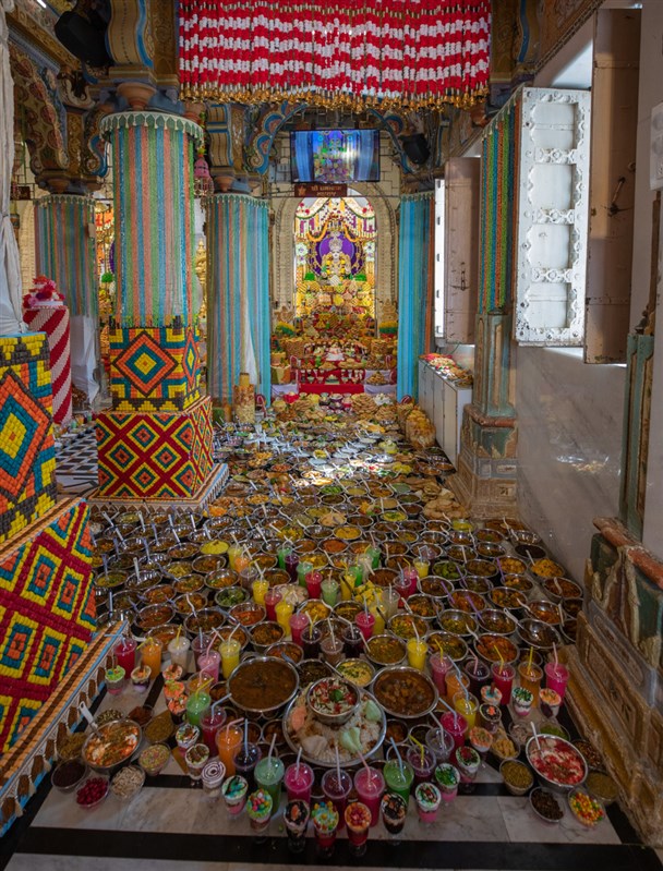 Annakut offered to Shri Ghanshyam Maharaj