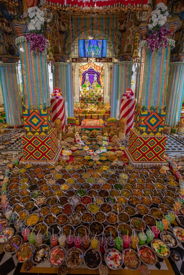Annakut offered to Shri Akshar-Purushottam Maharaj