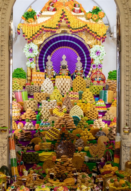 Annakut offered to Bhagwan Swaminarayan, Aksharbrahman Gunatitanand Swami and Shri Gopalanand Swami