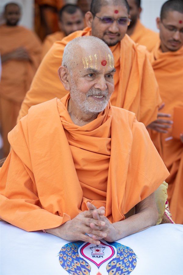 Swamishri in the mandir pradakshina