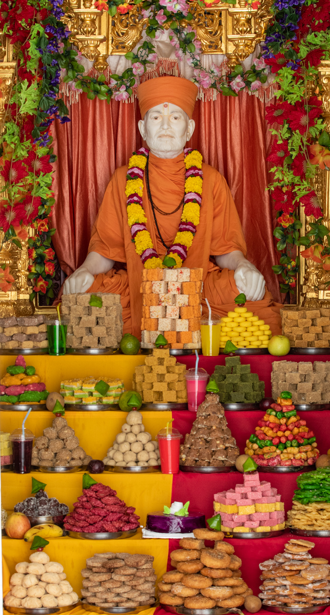 Annakut offered to Brahmaswarup Shastriji Maharaj