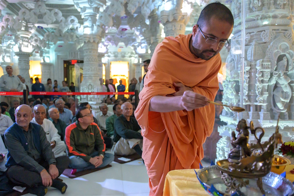 Pujya Swami engaged in the pujan rituals