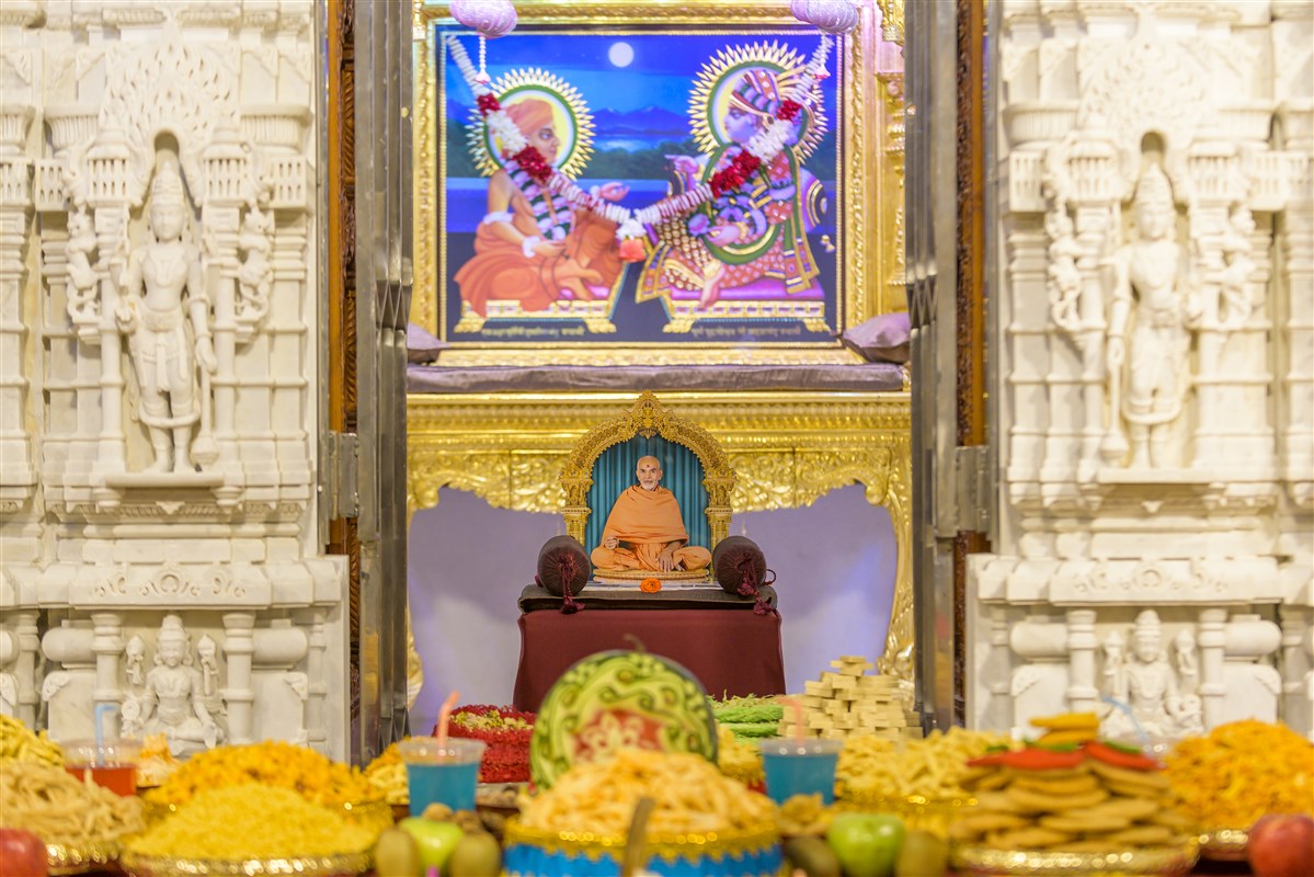 Pragat Guruhari Mahant Swami Maharaj