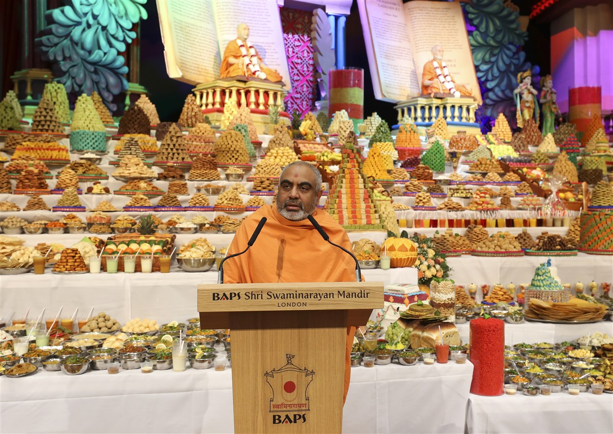 Yogvivek Swami, Head Sadhu of London Mandir, delivered his New Year's address to the assembly