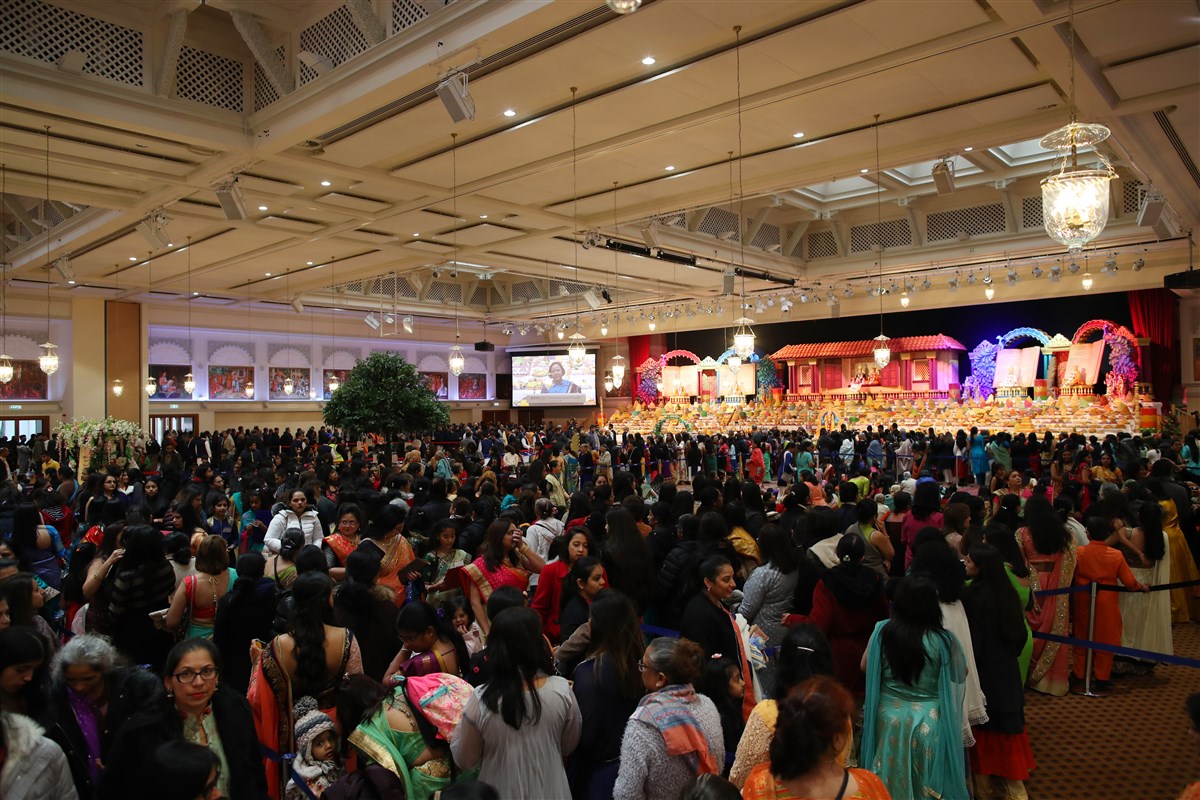 A steady stream of devotees enjoyed darshan throughout the day
