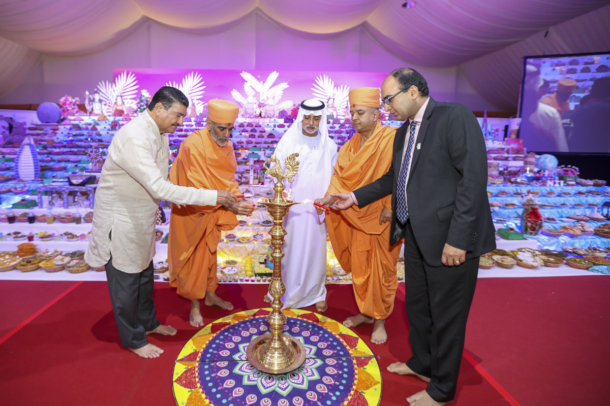 H.E. Sheikh Nahayan Mabarak Al Nahayan inaugurates the Diwali Annakut 2019 Event by lighting the ceremonial lamp