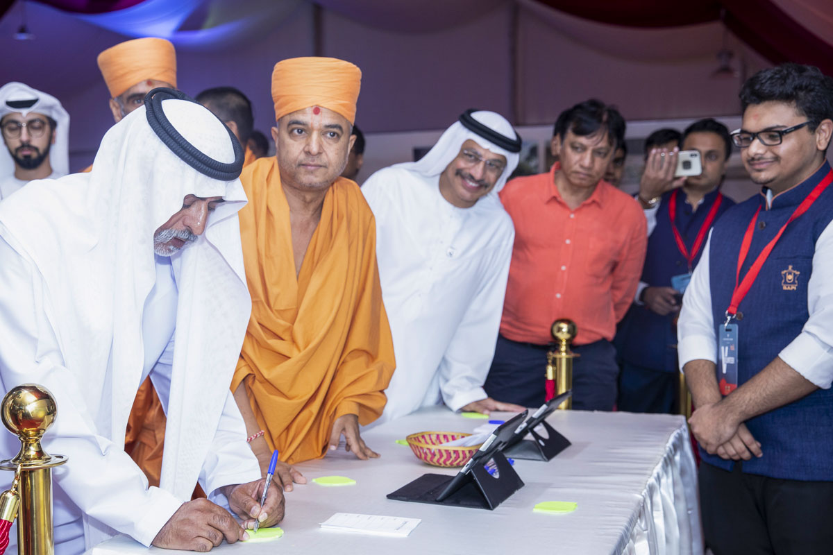 H.E. Sheikh Nahayan Mabarak Al Nahayan added his signature to the Pledge for Tolerance and posted it on the Ghaf Tree