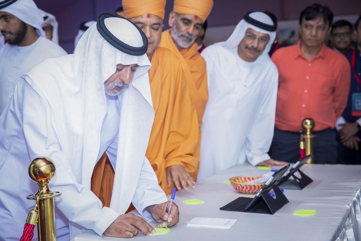 H.E. Sheikh Nahayan Mabarak Al Nahayan added his signature to the Pledge for Tolerance and posted it on the Ghaf Tree