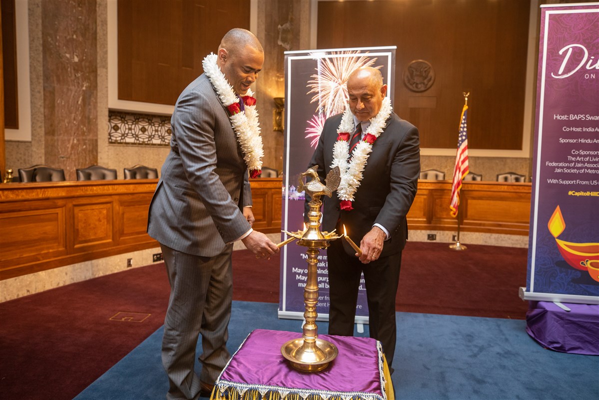 Reps. Marc Veasey (TX-33) and Lou Correa (CA-46) participate in the traditional lighting of the diya