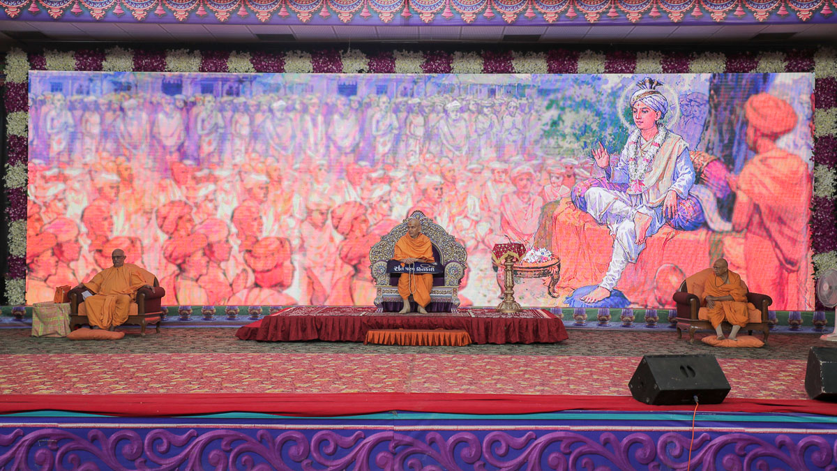 Swamishri and senior sadhus on the stage during the evening assembly