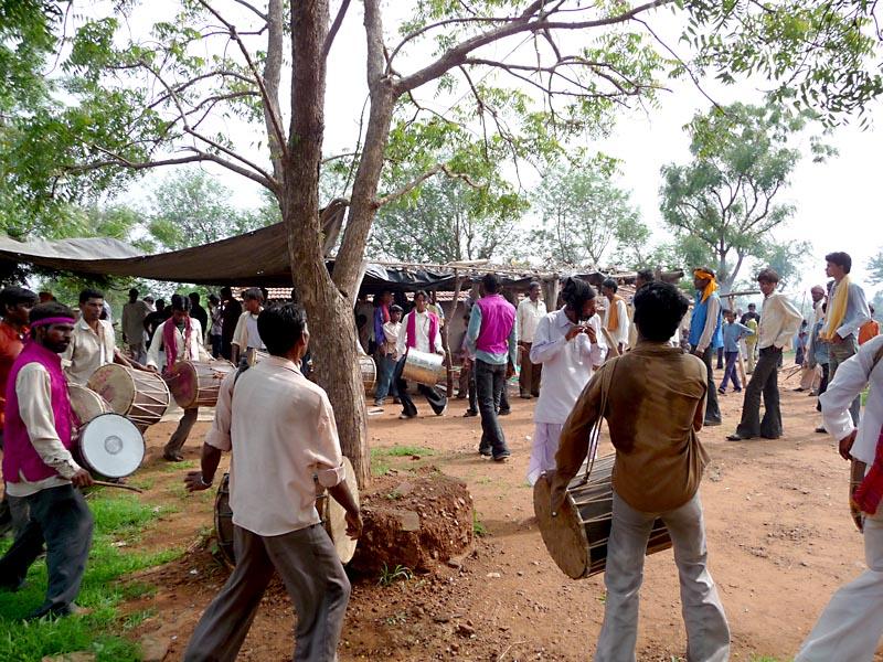 Kishoris visit the tribal villages of Poshina, District Khedbrahma