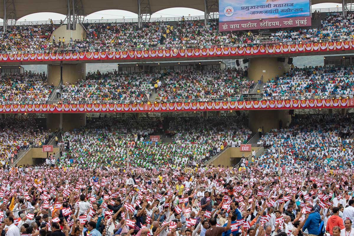 Devotees during the assembly