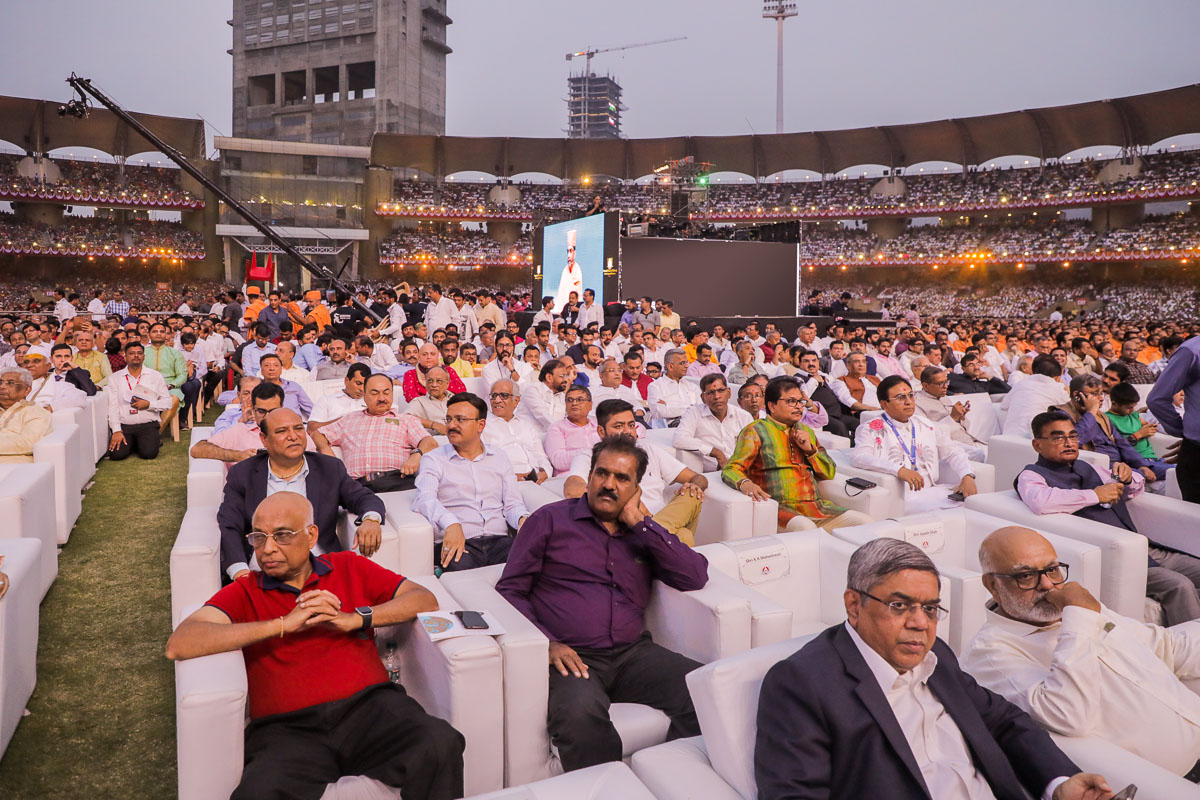 Devotees and well-wishers during the assembly