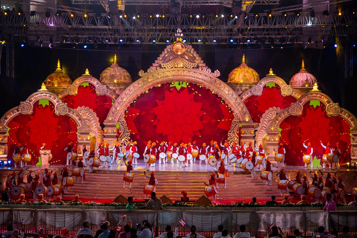 Satsangi youths of Pramukh Band, Khandesh (Maharashtra), perform in the assembly