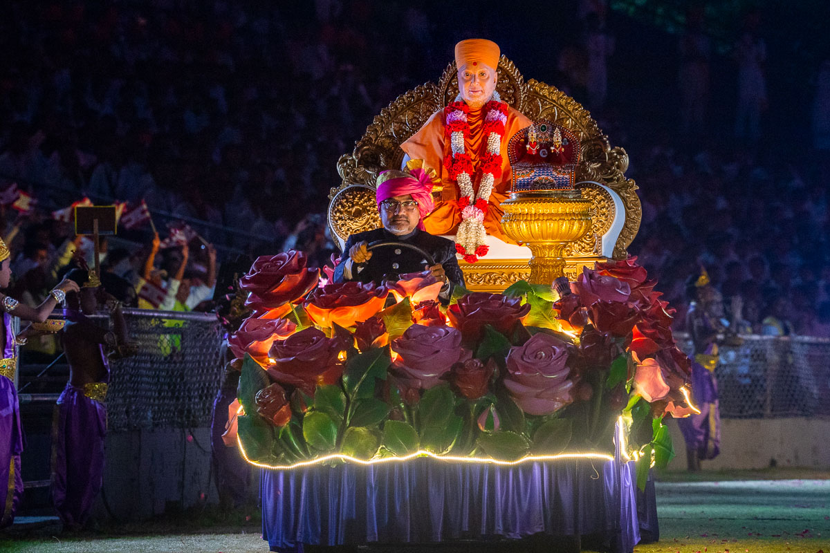 Brahmaswarup Pramukh Swami Maharaj in a decorated chariot