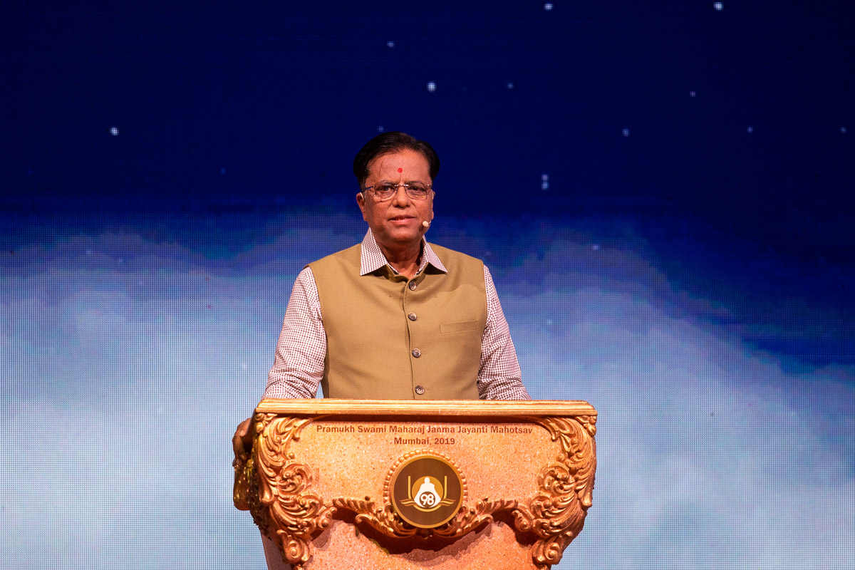 Shri Harshad Brahmabhatt addresses the assembly