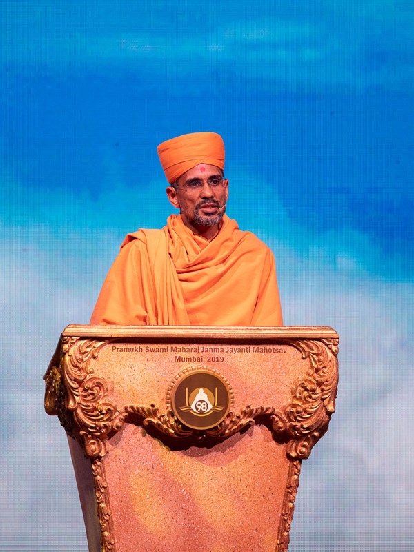 Atmatrupt Swami addresses the assembly