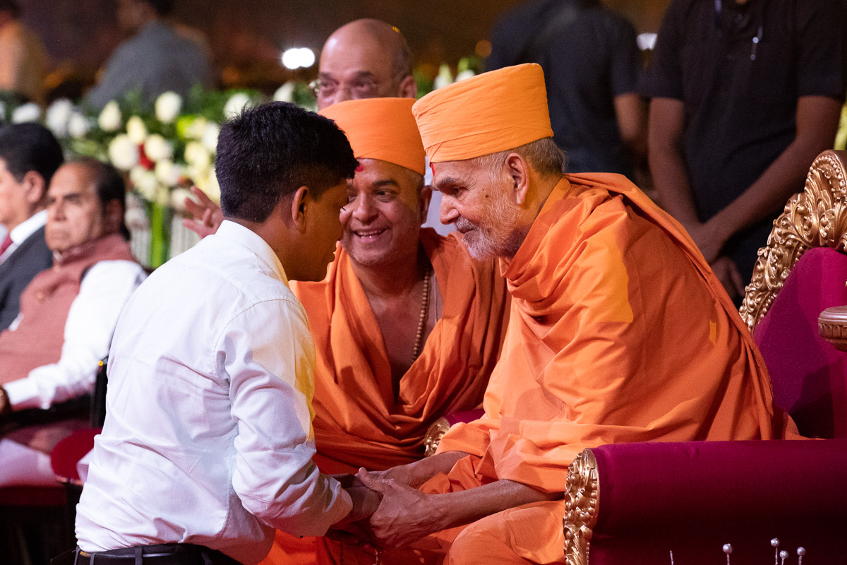 Swamishri blesses Shri Kanoji Thakur