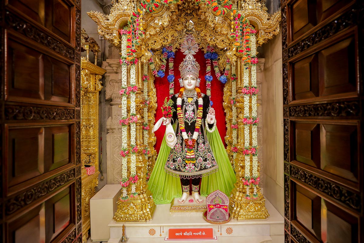 Shri Ghanshyam Maharaj, BAPS Shri Swaminarayan Mandir, Dadar, Mumbai