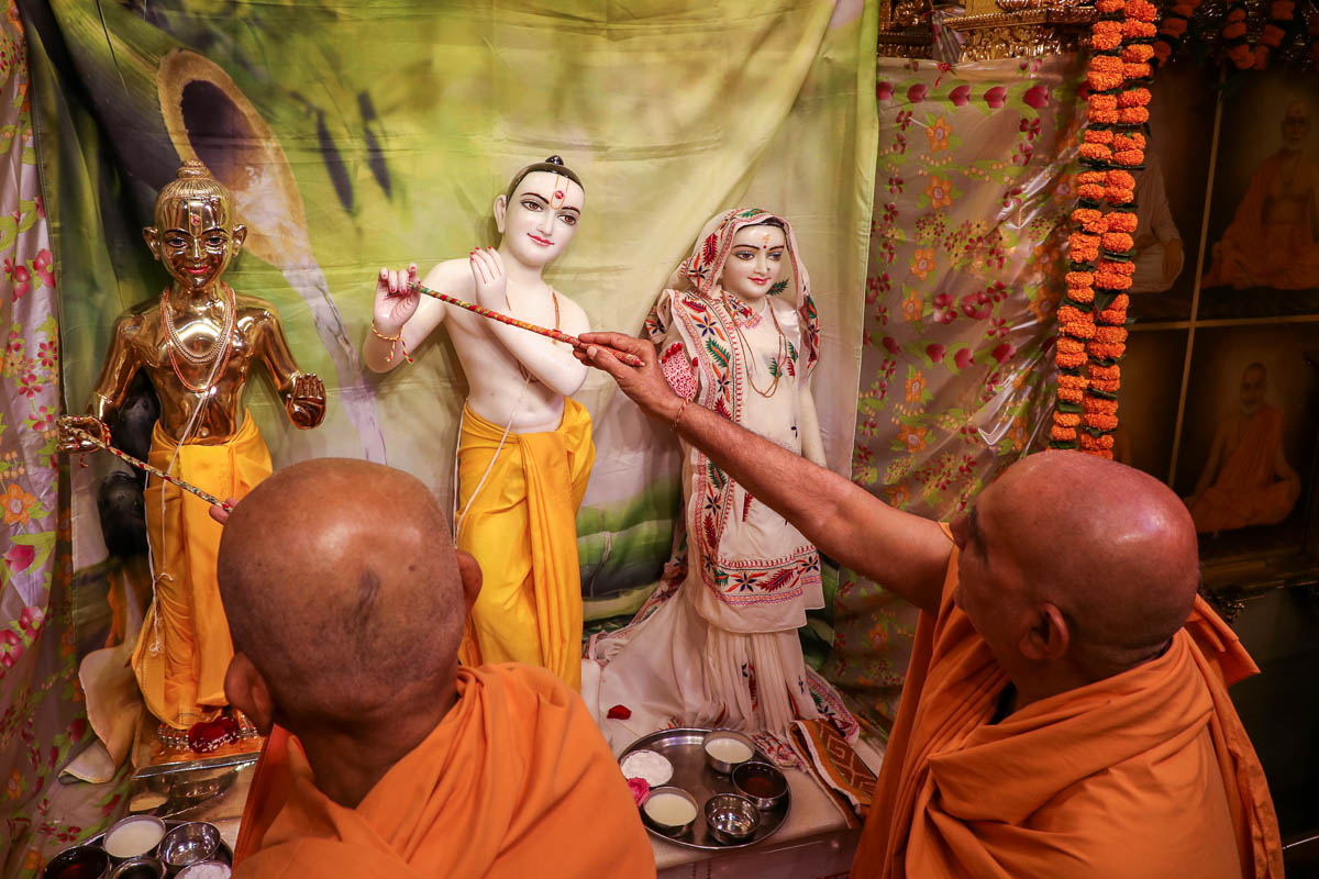 Sadhus perform patotsav rituals