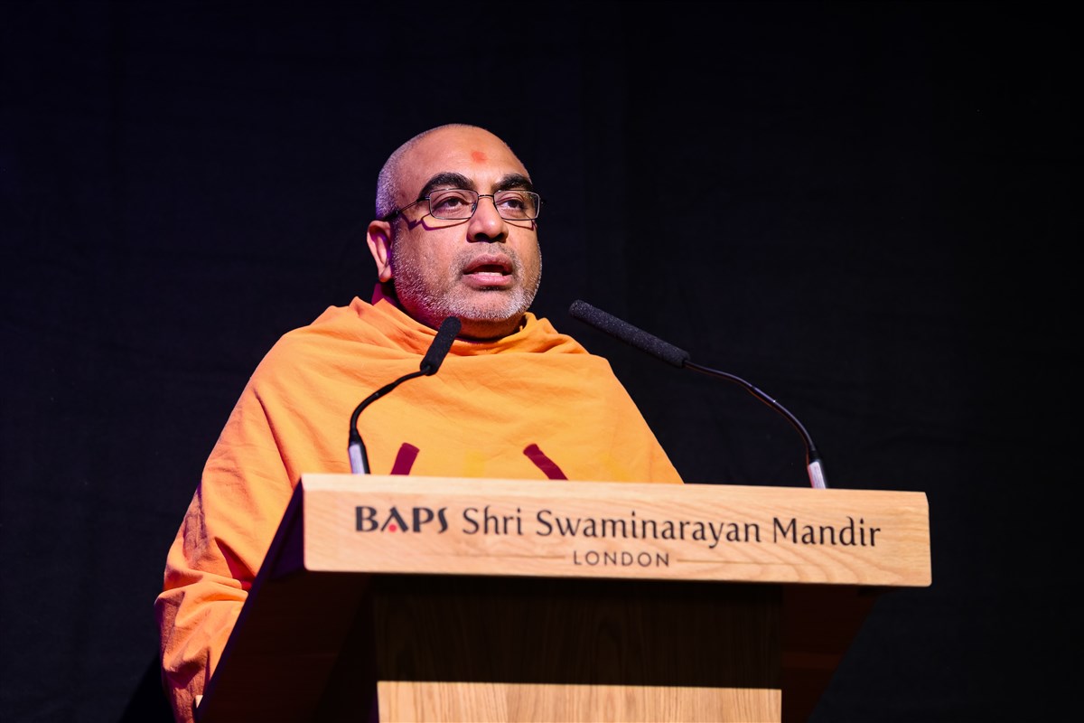 Yogvivek Swami delivers the concluding address on ‘Every Action, One Question... Is Swami Raji?’
