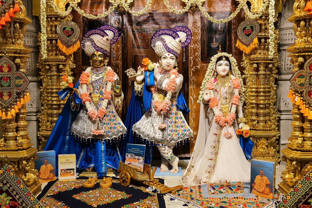 Shri Harikrishna Maharaj and Shri Radha-Krishna