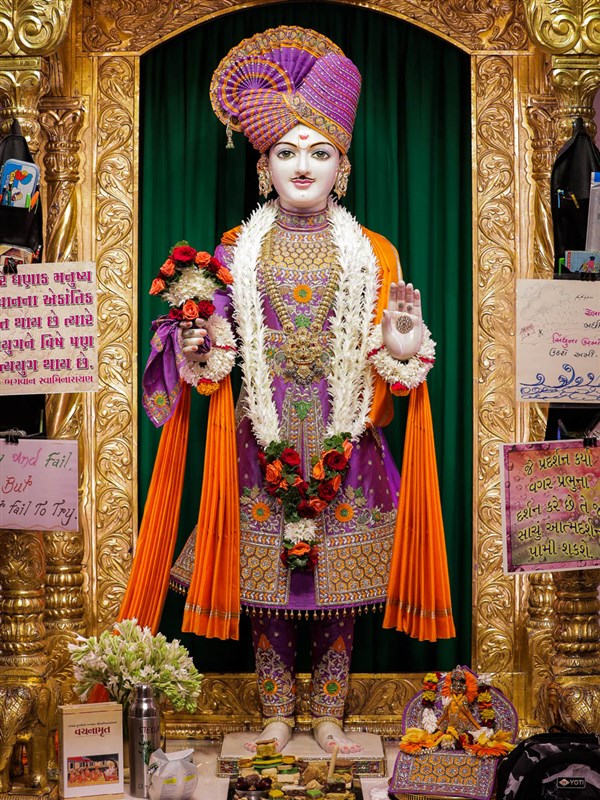 Shri Ghanshyam Maharaj, BAPS Shri Swaminarayan Mandir, Surat