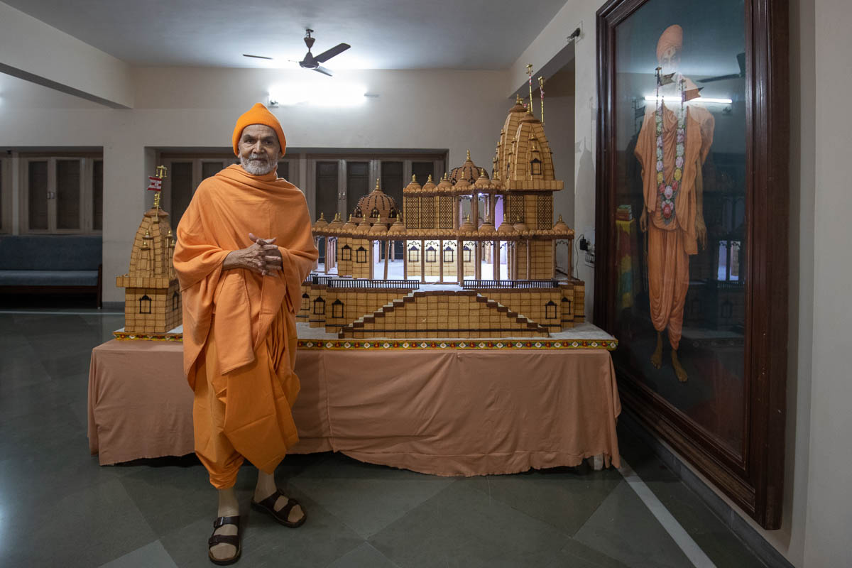 Swamishri with a model