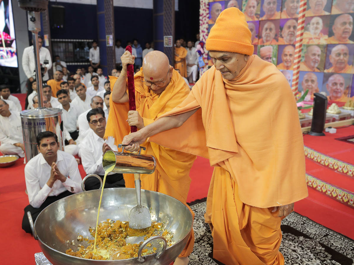 Swamishri adds milk