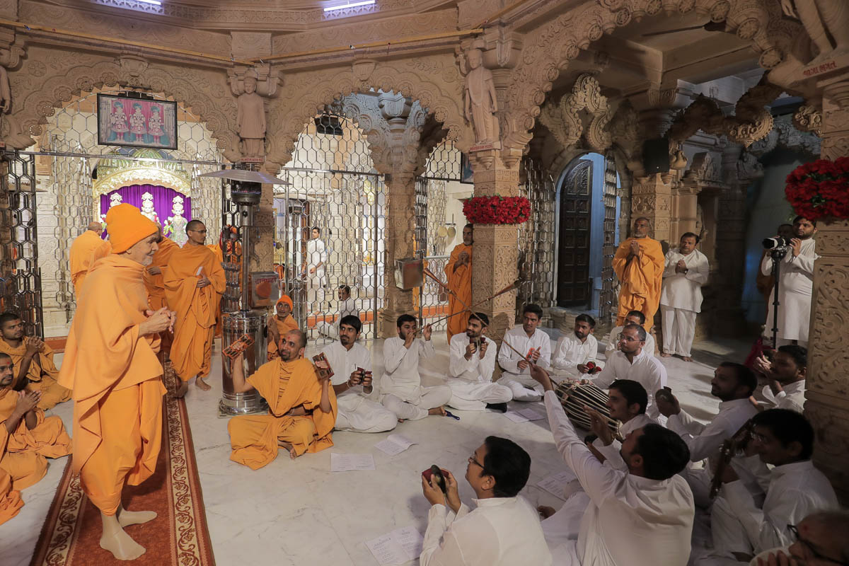 Youths sing kirtans in the traditional 'ochchhav' style