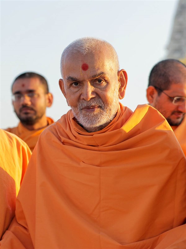 Swamishri during the mandir visit