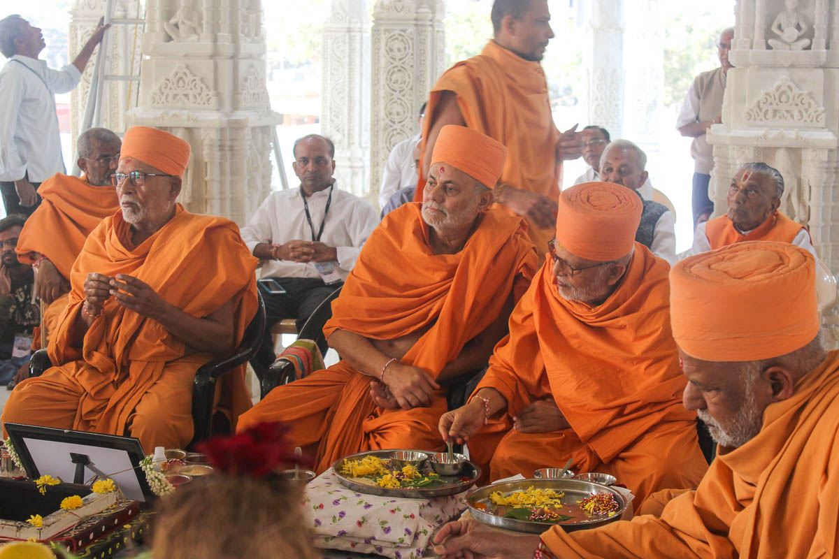 Pujya Bhaktipriya Swami (Pujya Kothari Swami), Pujya Viveksagar Swami and Pujya Ghanshyamcharan Swami perform the vastu mahapuja