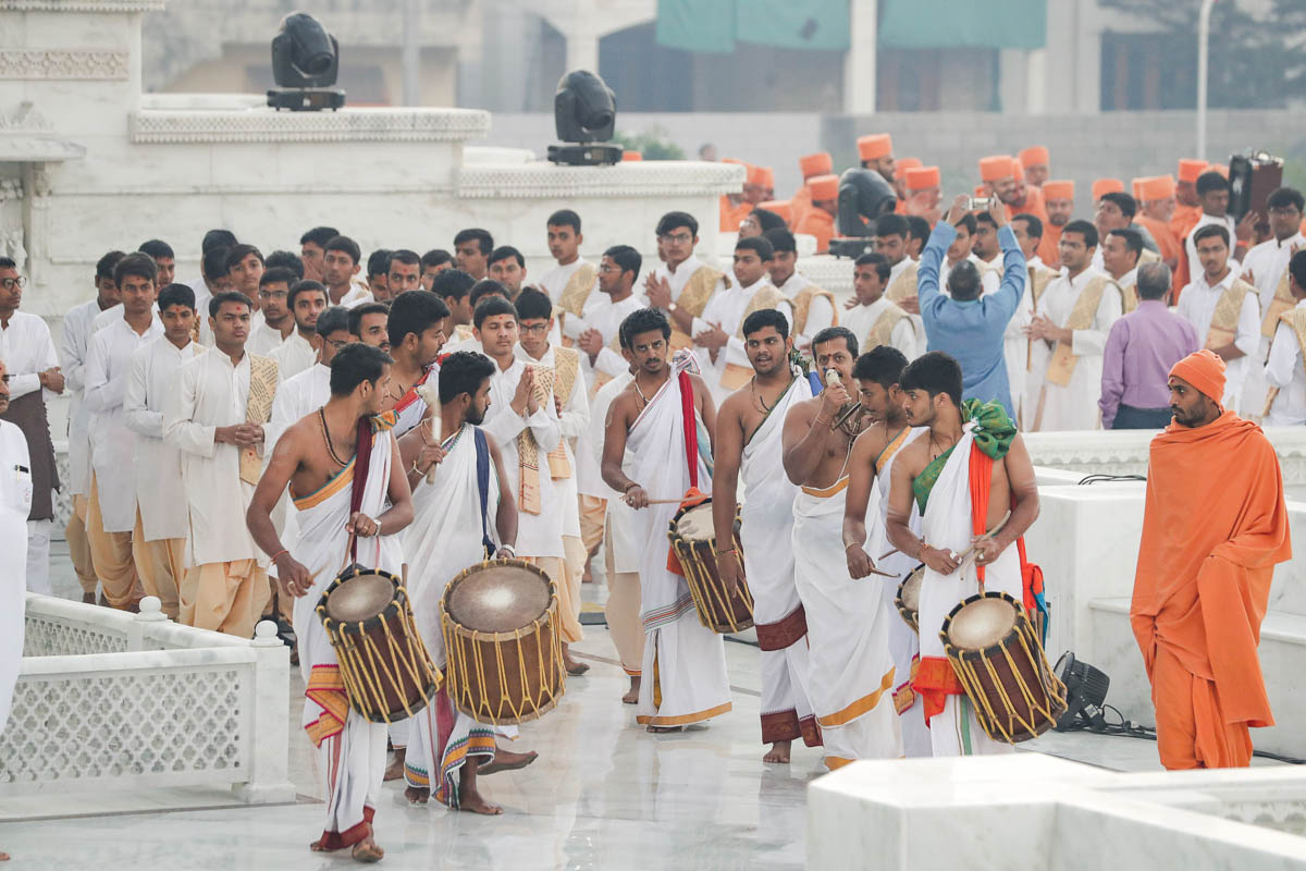 Youths and sadhus during the kalash yatra